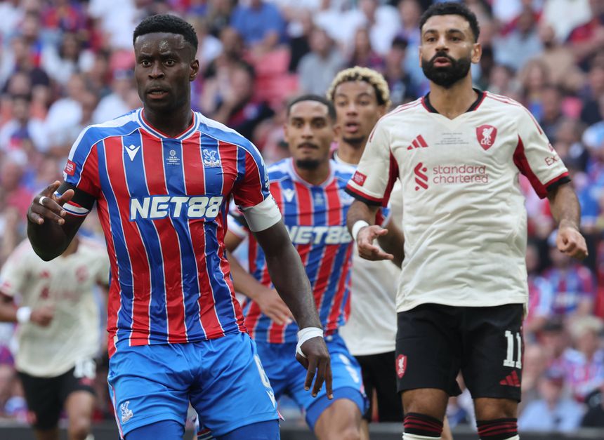Marc Guéhi (à esq.), jogador do Crystal Palace - Foto: IMAGO