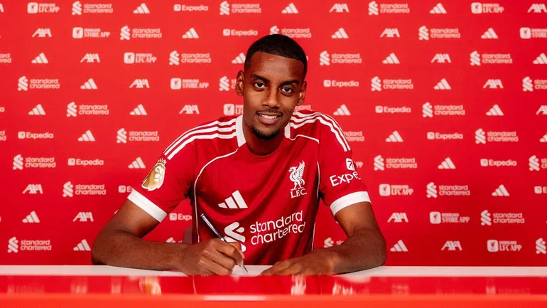 3. Liverpool: -244.4 M euros (ganhou €255.2 M e gastou €499.6 M) — entre as aquisições esteve Alexander Isak