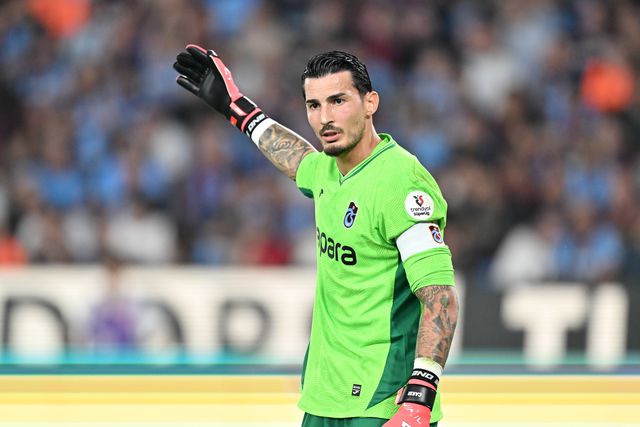 Mercado oficial: Galatasaray paga 33 milhões por guarda-redes do rival