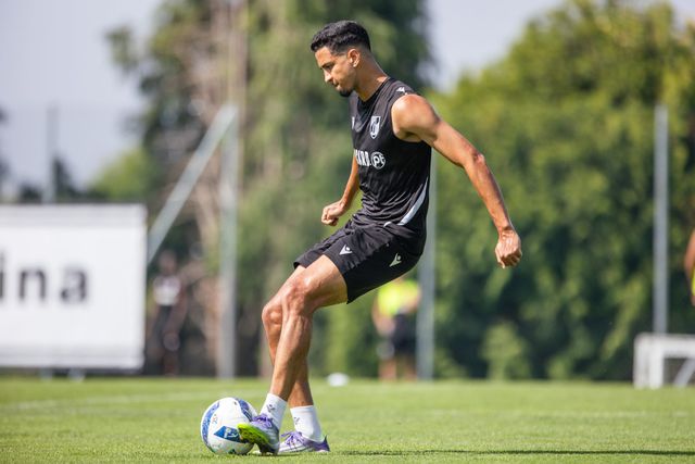 Canarinho teve passagem curta e discreta pelo Minho e ruma à Vila das Aves (Foto: Vitória SC)