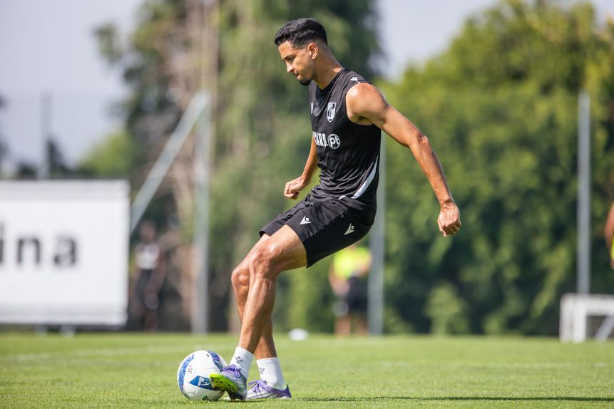 Canarinho teve passagem curta e discreta pelo Minho e ruma à Vila das Aves (Foto: Vitória SC)