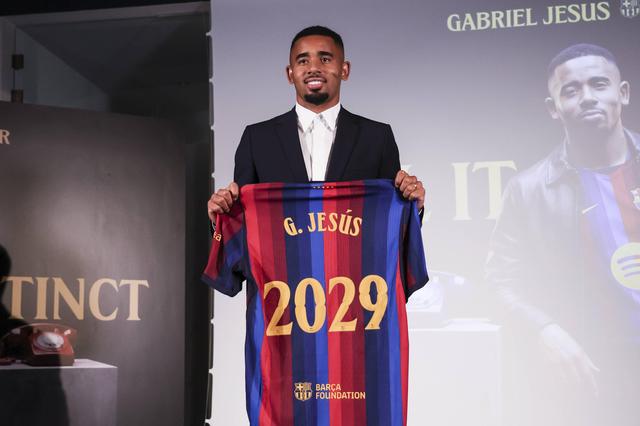 Gabriel Jesus apresentado no Barcelona