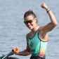 Inês Oliveira celebra a conquista da medalha de bronze na prova de single scull ligeiro dos Jogos do Mediterrâneo Taranto 2026 (foto COP)