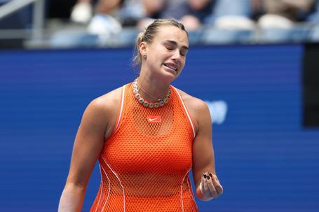 Sabalenka defende-se das críticas por equipamento ousado no US Open (fotos)