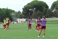 Treino da equipa feminina do Benfica a preparar embate com o FC Porto