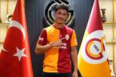 Deniz Gul apresentado no novo clube - Foto: Galatasaray