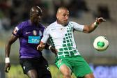 Depois de dois aos de sucesso em Moreira de Cónegos, entre 2011 e 2013, Nabil Ghilas (na imagem marcado por Mangala) foi contratado pelo FC Porto - Foto: A BOLA