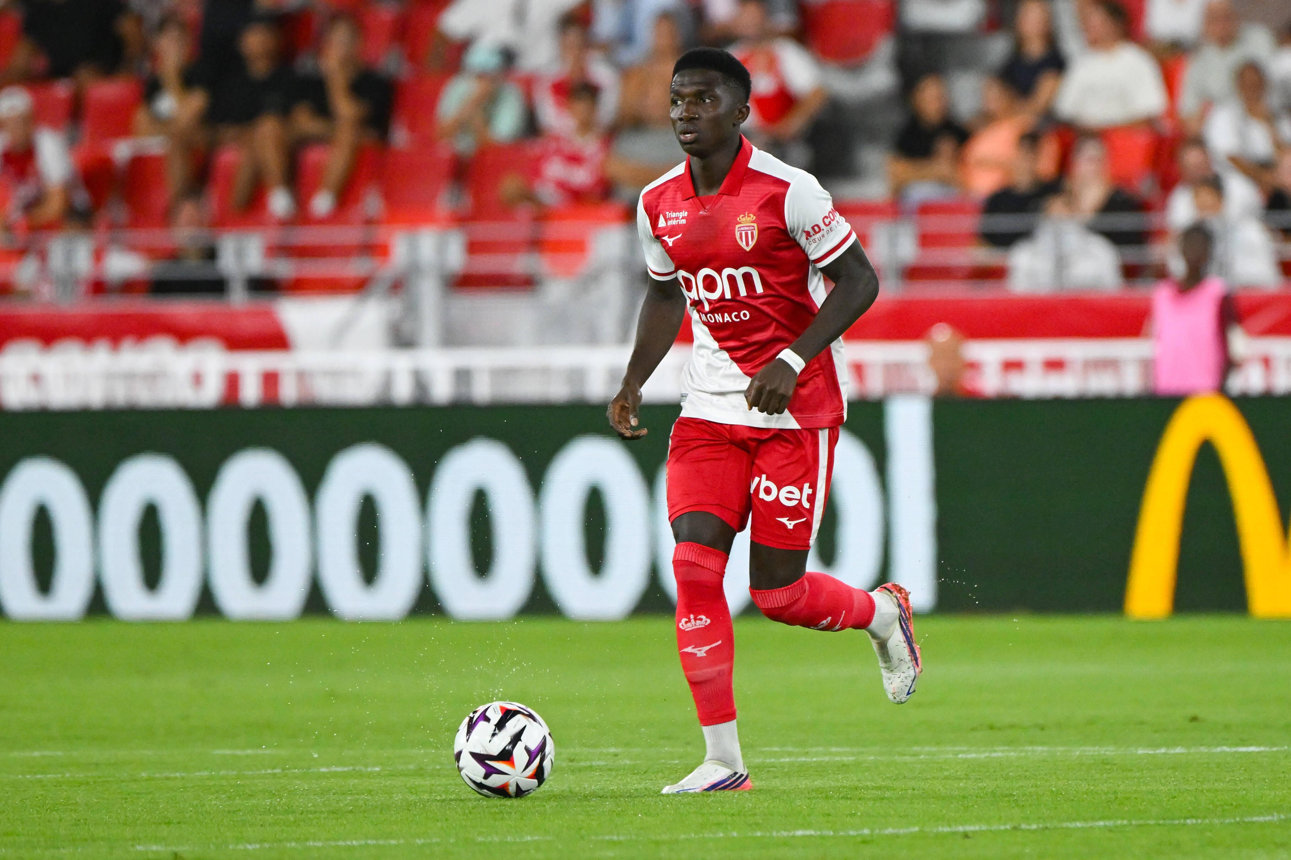 Lamine Camara é o escolhido do Chelsea para o lugar de Enzo Fernández