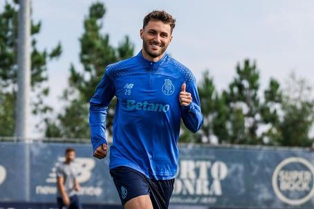 Santiago Gimenez em estreia no Olival - Foto: FC Porto