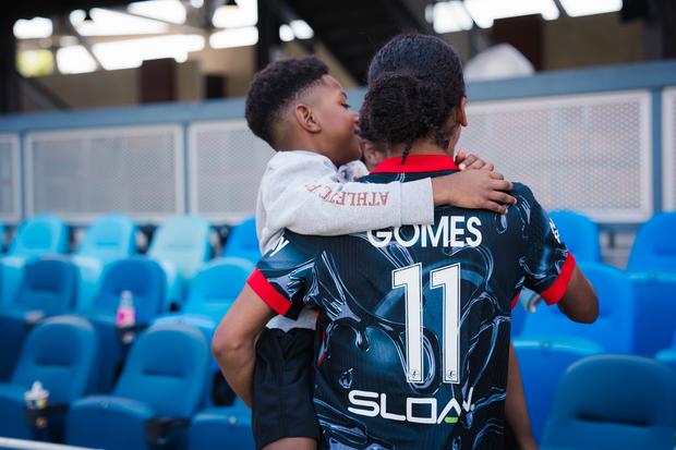 Nádia Gomes, com o filho Braxton - Foto: D.R.