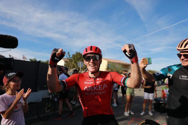 Démare vence Tour de Vendée no adeus de Peter Sagan