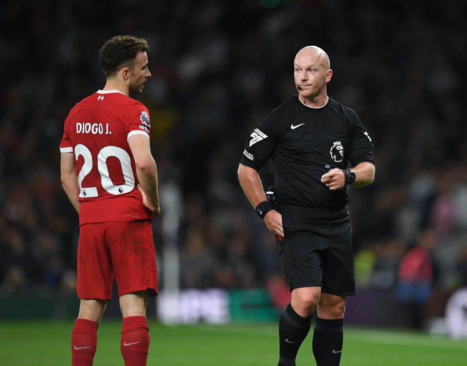 Liverpool atira-se à arbitragem e está a «explorar opções»