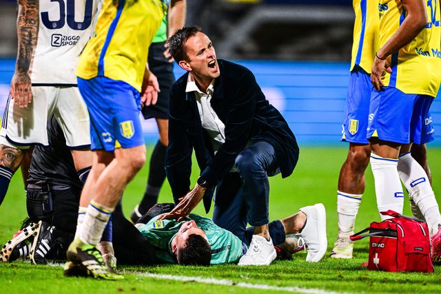 Vaessen paralisou o RKC-Ajax e já tinha sobrevivido a uma facada (fotos)