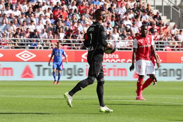 Crise sem fim à vista: Lyon volta a perder e é último na Ligue 1