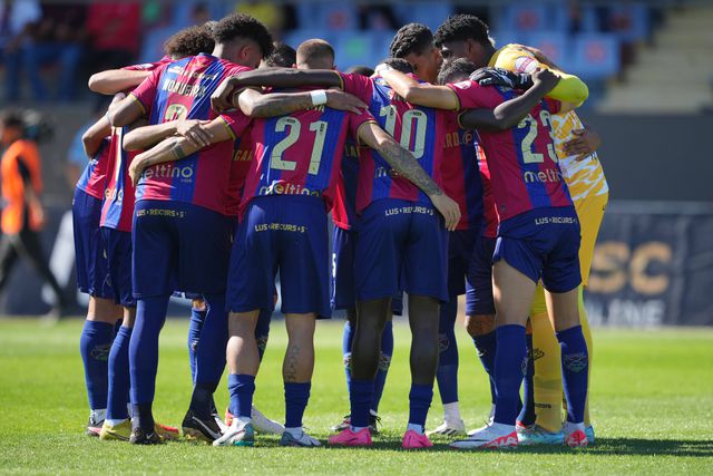 Destaques do Chaves: uma mota pela direita e um desbloqueador na frente