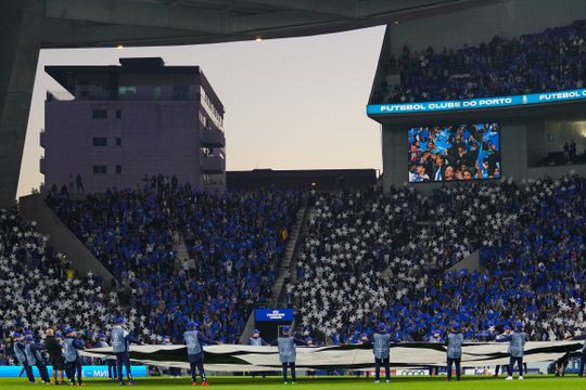 Dragão esgotado para receber o Barcelona