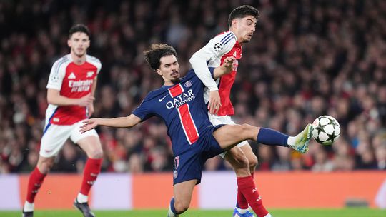 Arsenal bate PSG de forma superior e convincente