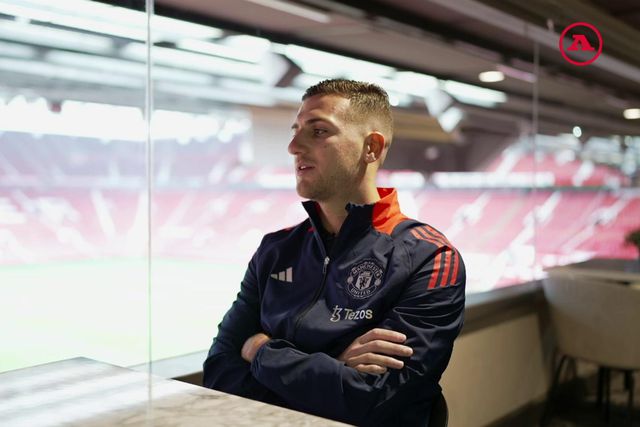 Dalot festeja se marcar ao amigo Diogo Costa e ao FC Porto?