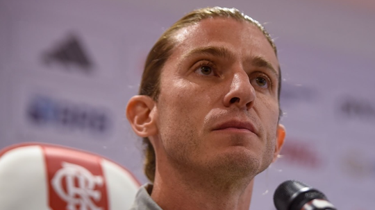 Filipe Luís apresentado no Flamengo: «Não me quero comparar com nenhum dos trabalhos anteriores»