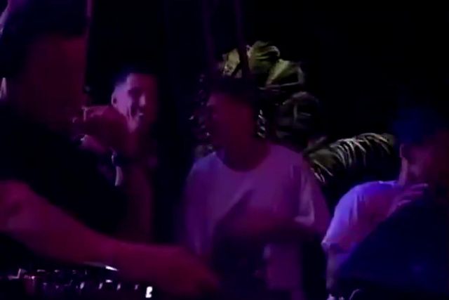 Pilotos divertem-se na noite da Indonésia