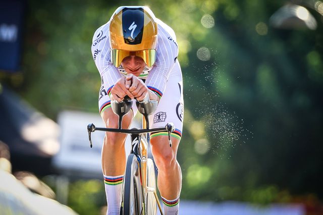 Remco Evenepoel volta a arrasar e é campeão europeu de contrarrelógio