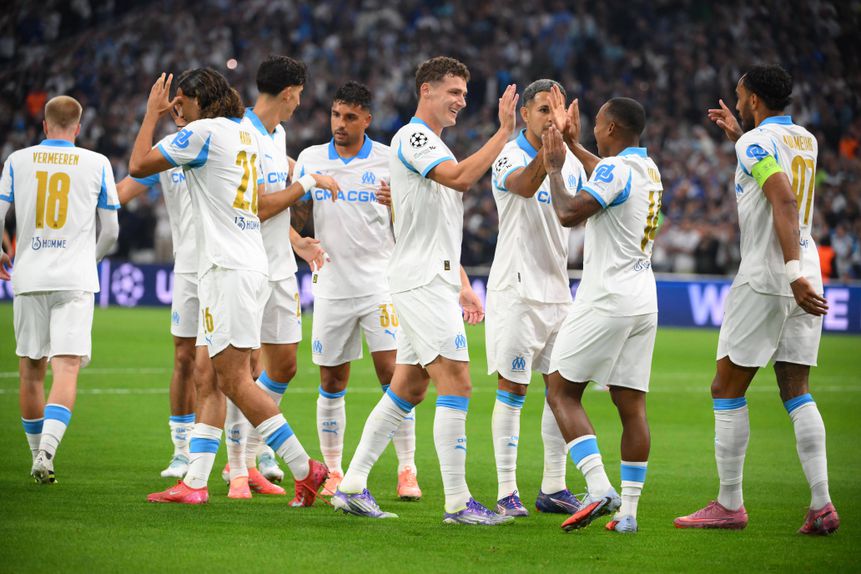 Jogadores do Marselha celebraram quatro golos ao Ajax na Champions
