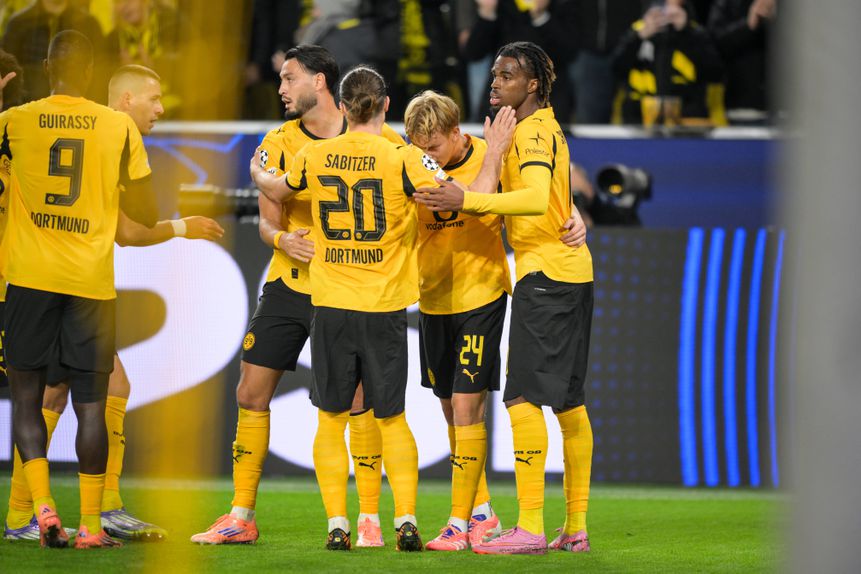 Jogadores do Dortmund a festejarem um dos quatro golos ao Athletic