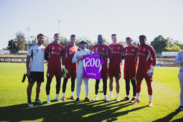 João Santos homenageado pelos 200 jogos pelo Casa Pia - Foto: Casa Pia AC