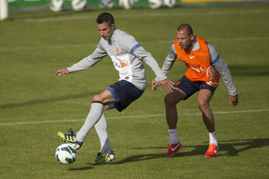Van Persie: 'Não batam no Heitinga!'