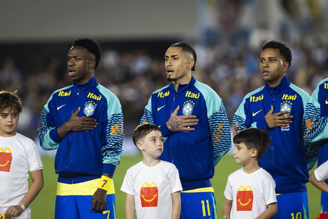 Vini e Rodrygo ao lado de Raphinha na seleção do Brasil