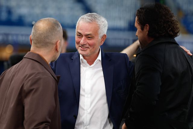 José Mourinho com o seu ex-jogador Joe Cole
