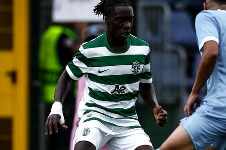 Chris Grombahi, avançado de 18 anos - Foto: SPORTING CP