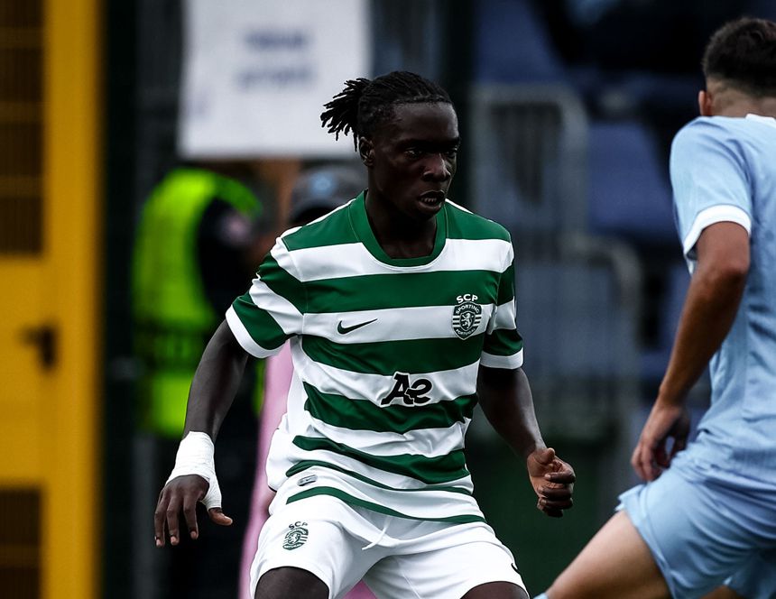 Chris Grombahi em ação no Nápoles-Sporting da Youth League - Foto: Sporting CP