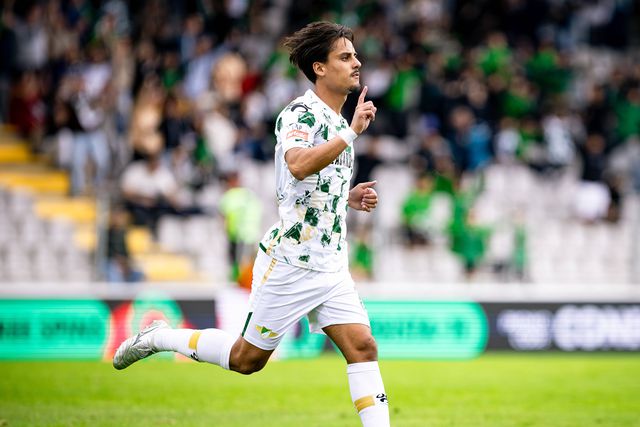 Benny estreou-se a marcar esta época diante do Casa Pia