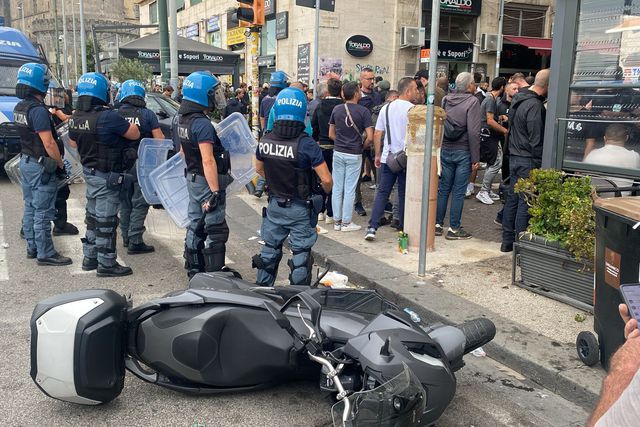 'Ultras' do Nápoles atacam adeptos do Sporting