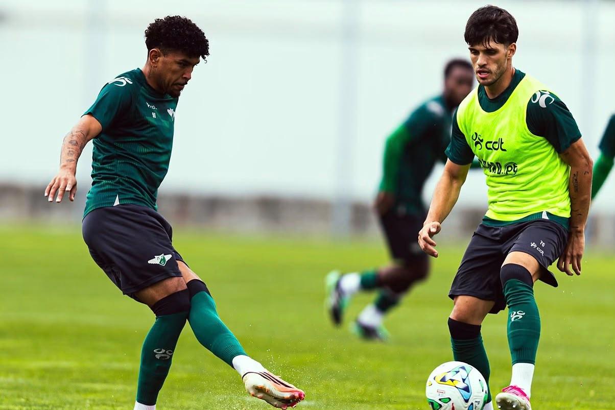 Yan Maranhão e Dinis Pinto em treino dos cónegos - Foto: Moreirense