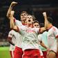 Kaminski, extremo do Benfica em primeiro plano na foto a festejar golo ao Milan - Foto: IMAGO