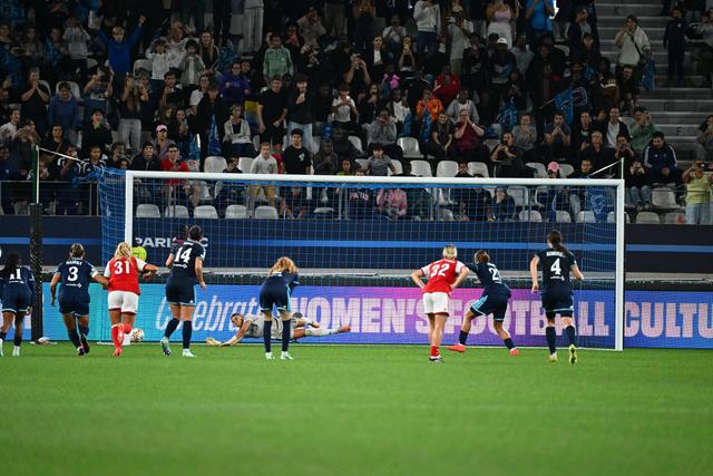 Maeline Mendy fez o empate para o Paris FC perto dos 90'