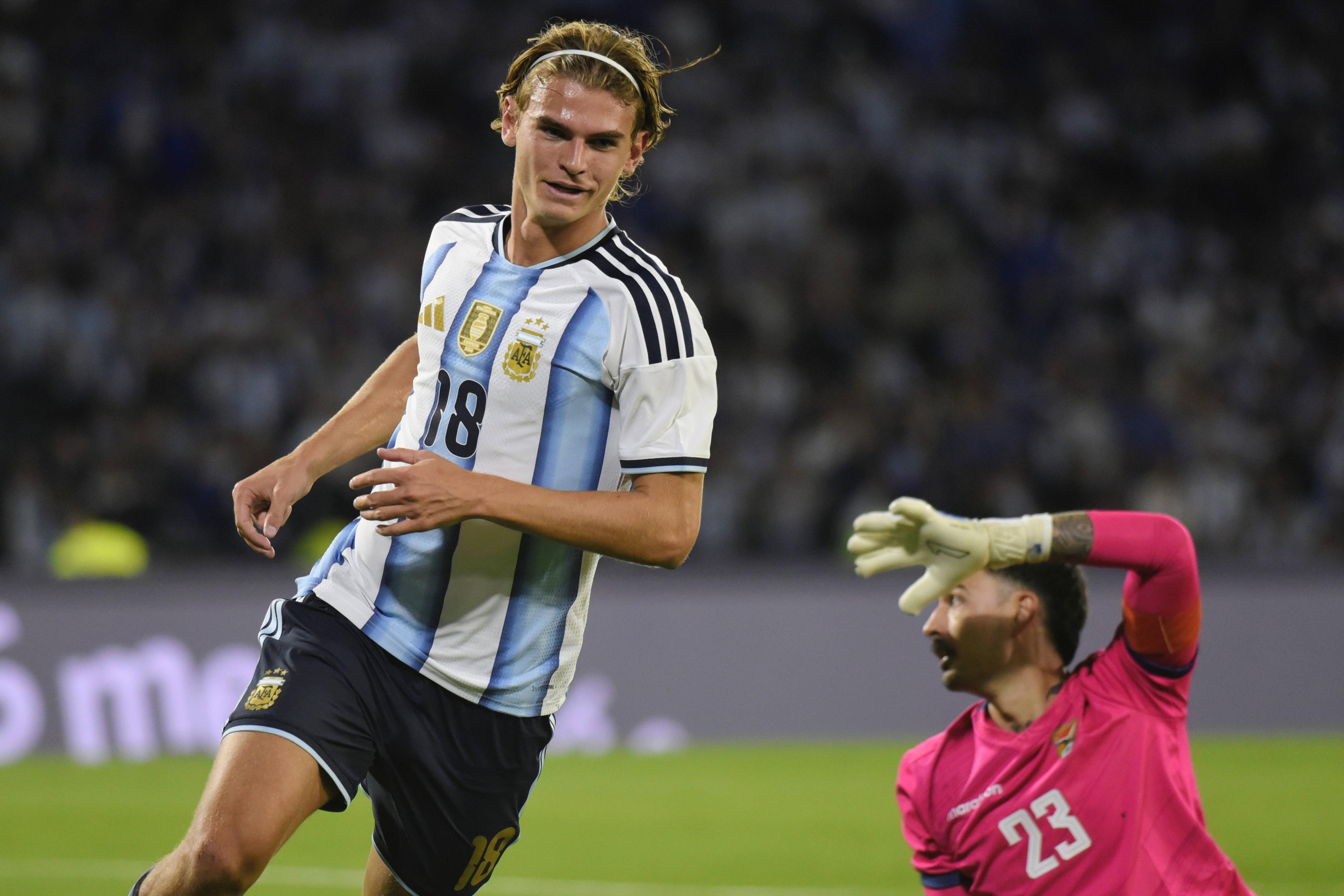 Nico Paz brilhou na goleada da Argentina