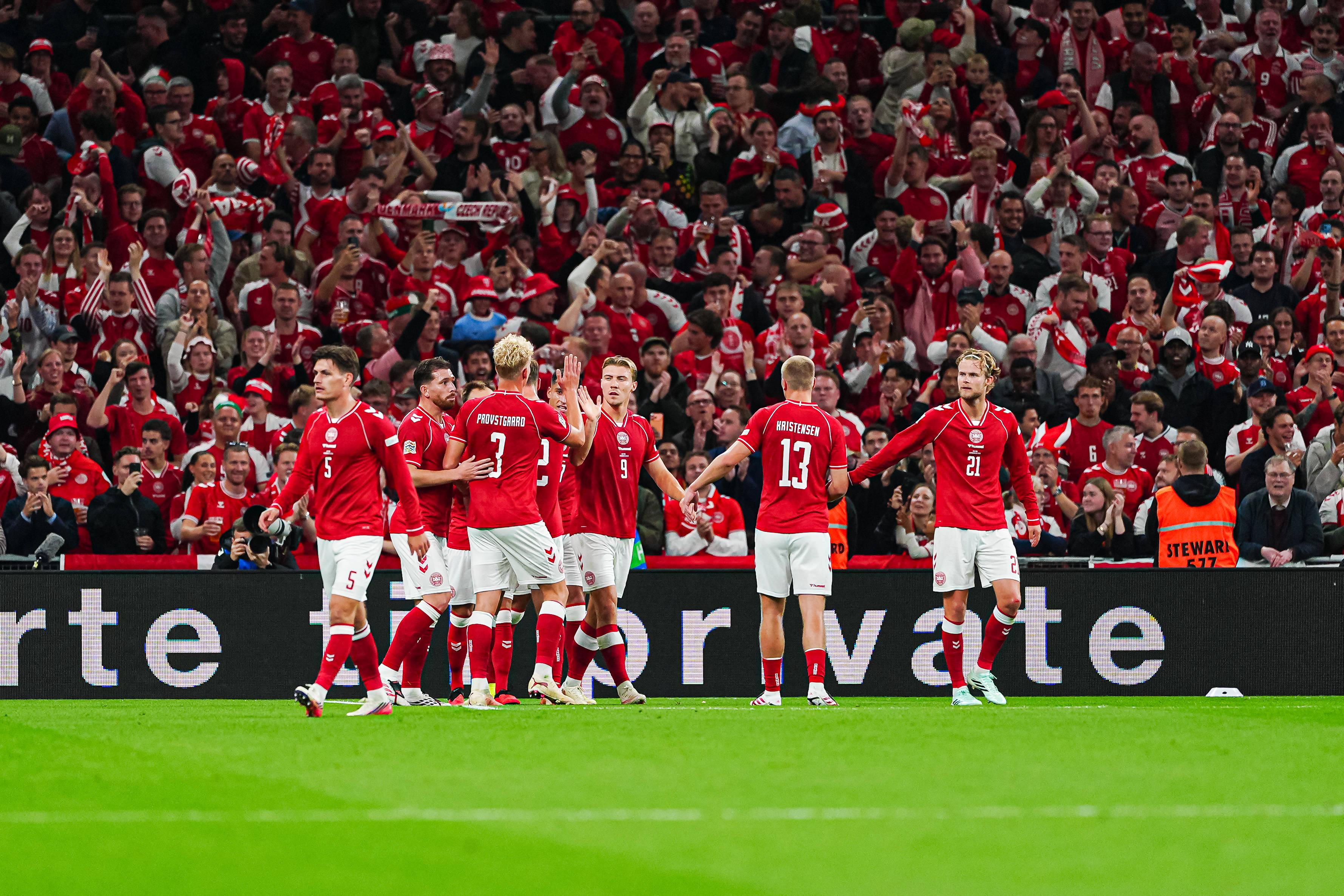 Festa vermelha em Copenhaga - Foto: IMAGO