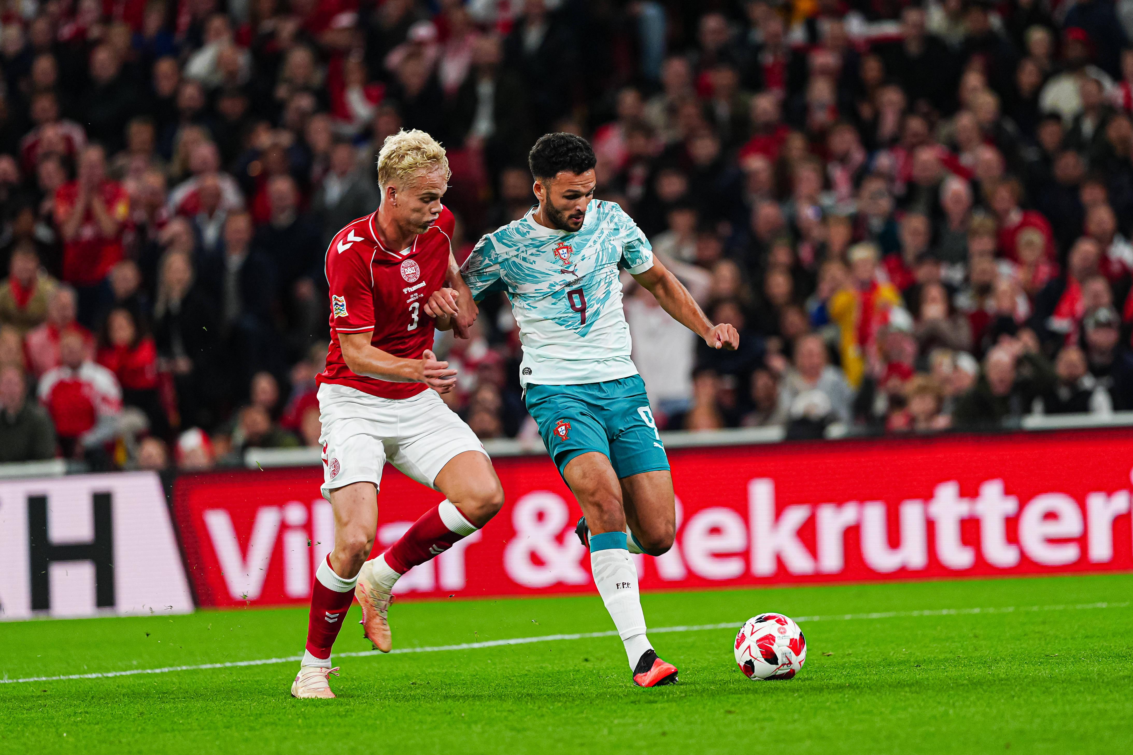 O momento em que Gonçalo Ramos segue rumo ao golo - Foto: IMAGO