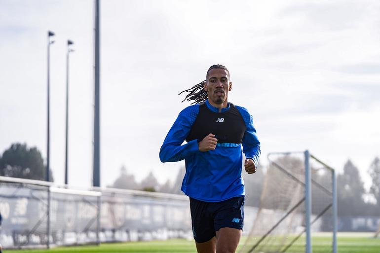 Smalling em ação no treino dos dragões - Foto: FC Porto