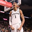 Wembanyama brilha com 40 pontos na vitória dos Spurs sobre os Mavericks