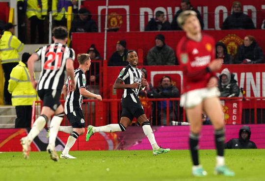 Nova humilhação: Manchester United atropelado e eliminado pelo Newcastle em Old Trafford