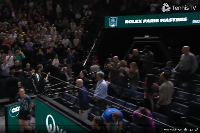 O gesto obsceno de Medvedev para o público francês (vídeo)