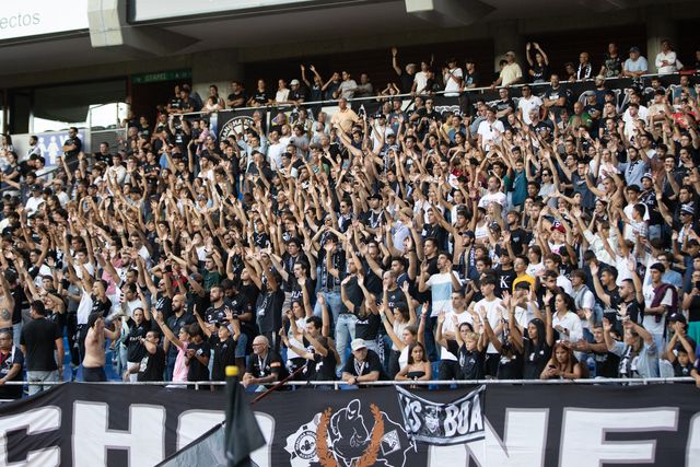 Preocupados com três derrotas, adeptos da Académica apareceram no treino