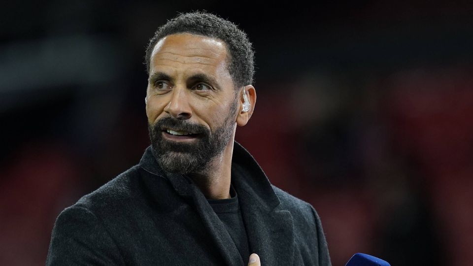 Rio Ferdinand ganha caso de racismo contra adepto do Wolverhampton