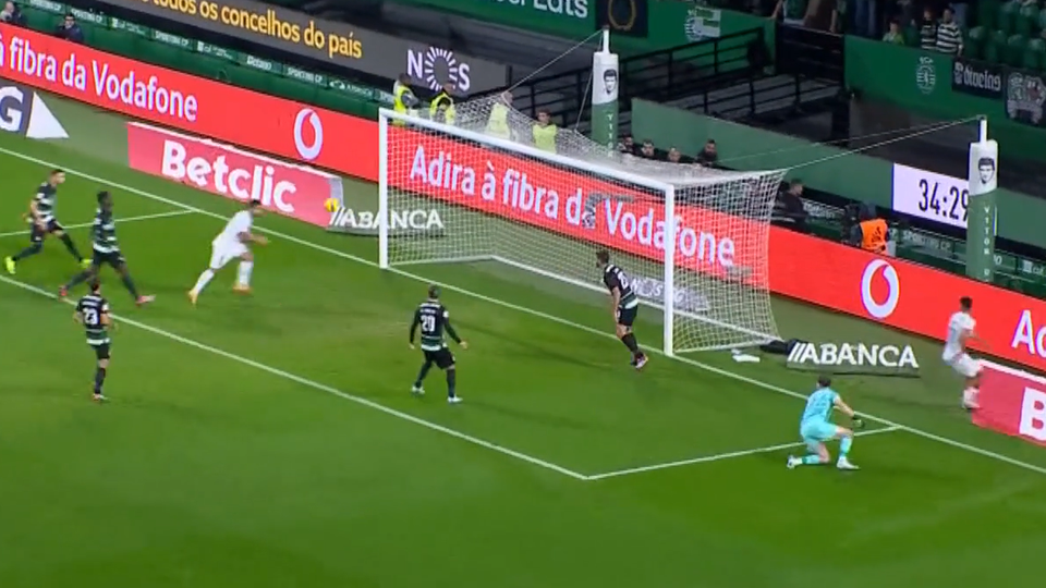 VÍDEO: Rodrigo Pinho reduz para o Estrela em Alvalade