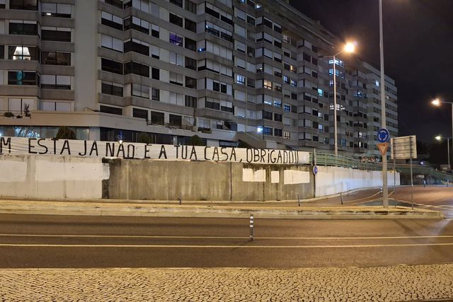 Adeptos do Sporting expõem tarja contra Rúben Amorim