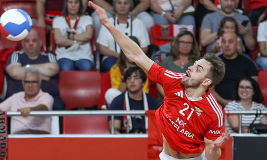 Benfica vence Fonte do Bastardo e lidera Liga isolado